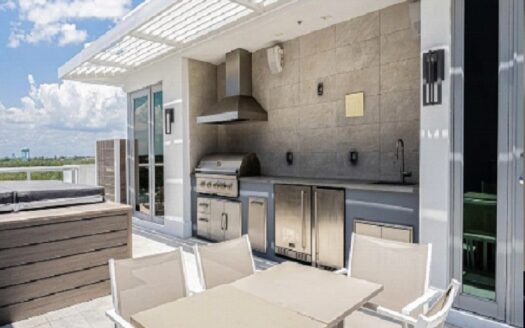 2870 N Ocean Drive Hollywood, FL 33019